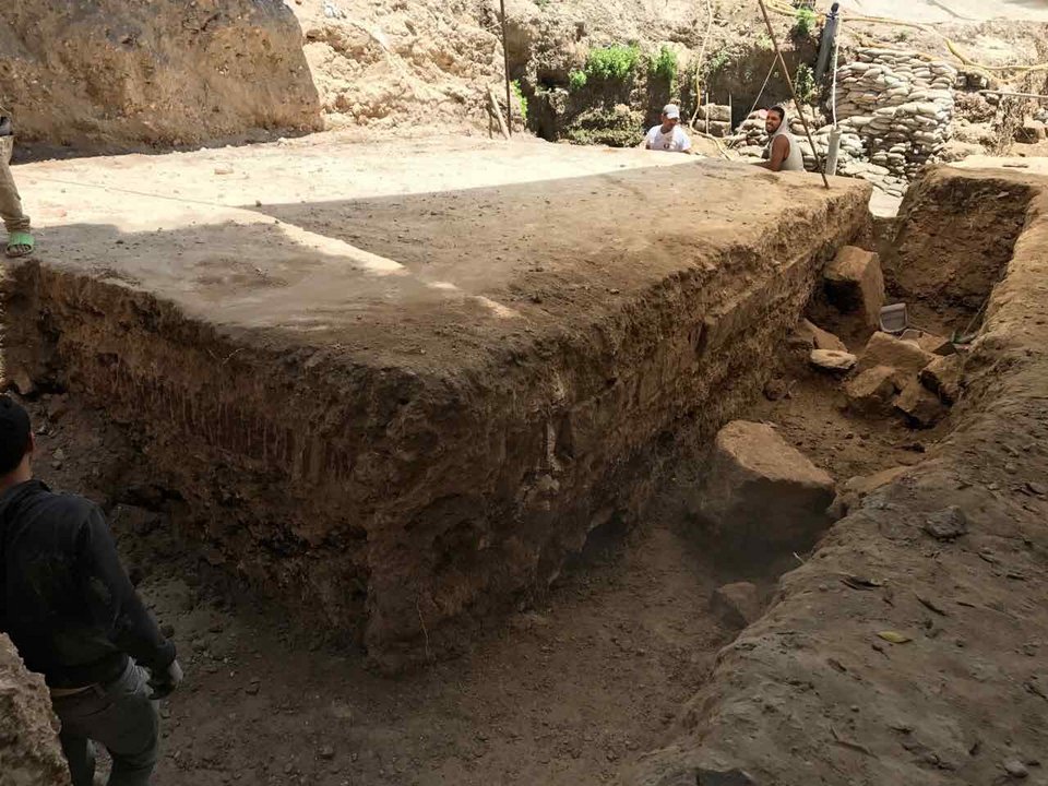 Τεράστιο κτίριο με λαξευτή γέφυρα ανακάλυψε Ελληνίδα αρχαιολόγος στην Αίγυπτο [εικόνες]  | iefimerida.gr 3