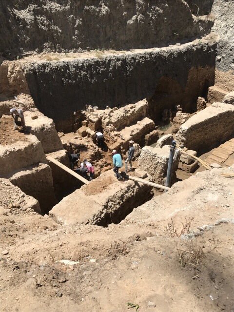 Τεράστιο κτίριο με λαξευτή γέφυρα ανακάλυψε Ελληνίδα αρχαιολόγος στην Αίγυπτο [εικόνες]  | iefimerida.gr 4