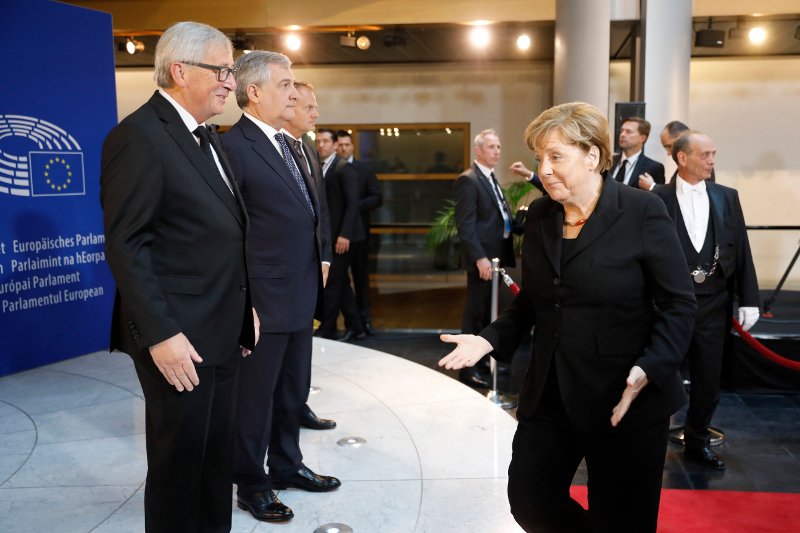 Η Ευρώπη αποχαιρετά τον Χέλμουτ Κολ, έναν «αληθινό Ευρωπαίο» [εικόνες & βίντεο]  | iefimerida.gr 4