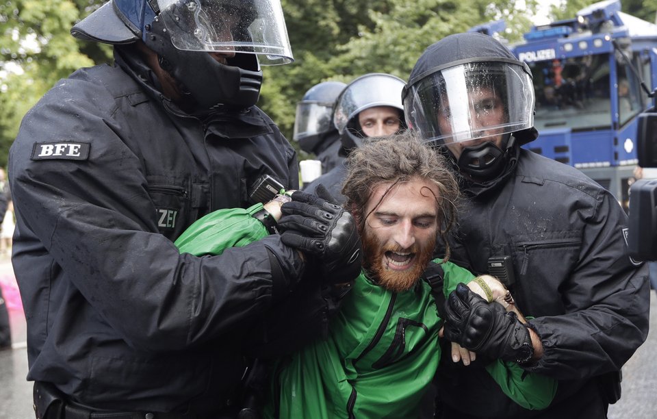 Εξαγωγή... μπαχαλάκηδων: Και αναρχικοί των Εξαρχείων στο Αμβούργο [εικόνες & βίντεο] | iefimerida.gr 0