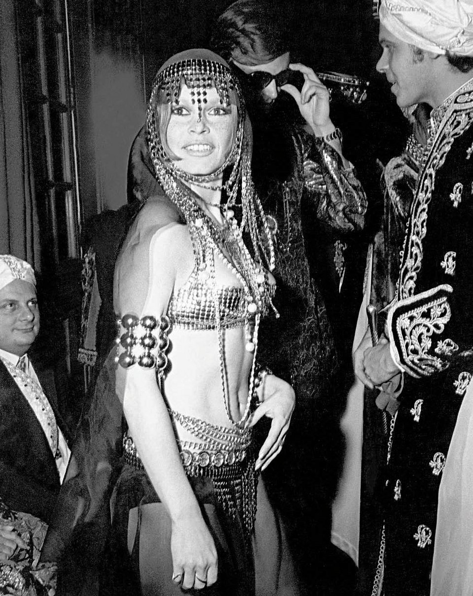 Σουρεαλιστικά, ελιτίστικα και σνομπ -Τα πάρτι των Ρότσιλντ που άφησαν εποχή [εικόνες] | iefimerida.gr 42