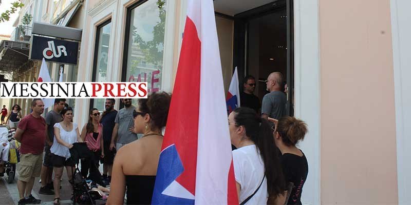 Η στιγμή που συνδικαλιστές εισβάλλουν σε κατάστημα αλυσίδας ρούχων στην Καλαμάτα [βίντεο] | iefimerida.gr 4