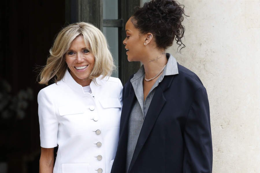 Θύελλα γιατί η Μπριζίτ Μακρόν φόρεσε τζιν στο Προεδρικό -«Μήπως είναι η θυρωρός;» [εικόνες] | iefimerida.gr 5