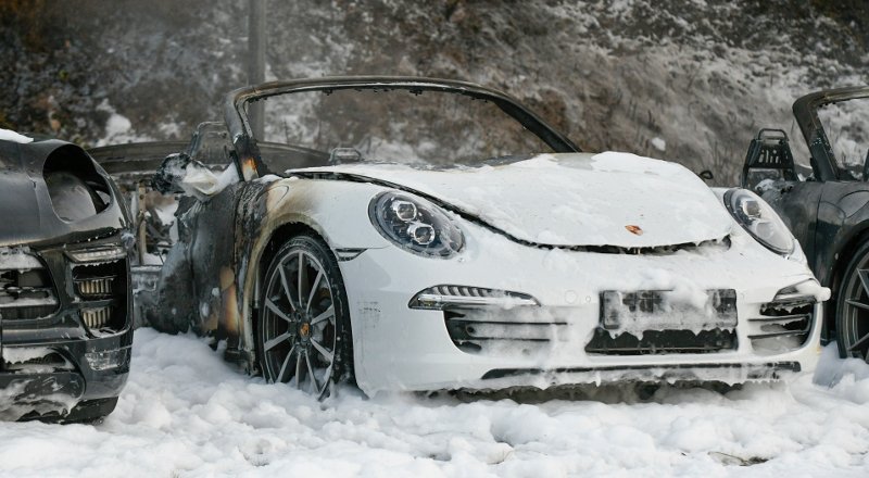 Γερμανία: Εμπρηστική επίθεση στο κέντρο της Porsche στο Αμβούργο [εικόνες & βίντεο]  | iefimerida.gr 0