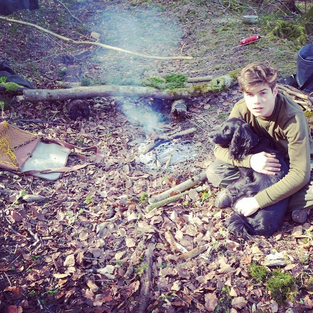 Η Βρετανία «λιώνει» για τον ανιψιό της βασίλισσας Ελισάβετ -18χρονος, με κορμί φέτες [εικόνες] | iefimerida.gr 4