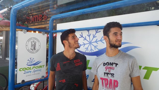 Στάσεις δροσιάς στα Τρίκαλα ψεκάζουν νερό τους πολίτες -Κόστισαν 200-300 ευρώ [εικόνες]  | iefimerida.gr 1