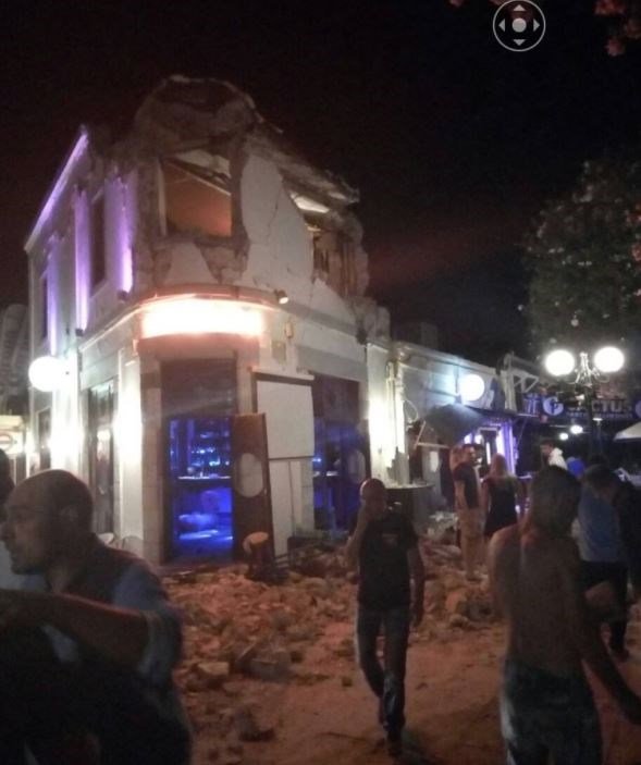 White Corner: Αυτό είναι το μπαρ που κατέρρευσε στην Κω από τον σεισμό - Δύο νεκροί [εικόνες & βίντεο] | iefimerida.gr 0