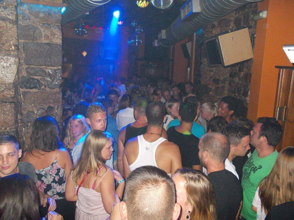 White Corner: Αυτό είναι το μπαρ που κατέρρευσε στην Κω από τον σεισμό - Δύο νεκροί [εικόνες & βίντεο] | iefimerida.gr 2