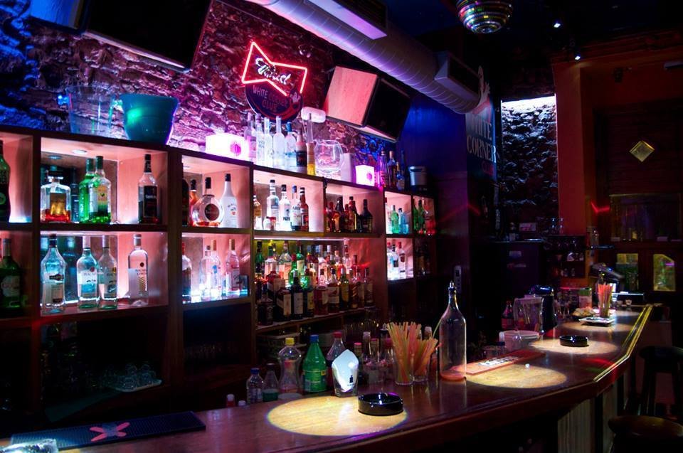 White Corner: Αυτό είναι το μπαρ που κατέρρευσε στην Κω από τον σεισμό - Δύο νεκροί [εικόνες & βίντεο] | iefimerida.gr 3