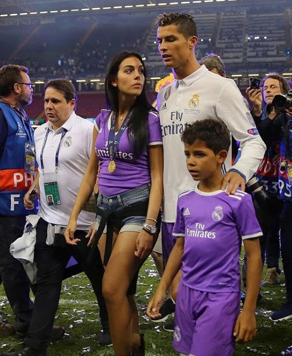 Τίποτα δεν τον σταματά -Περιμένει και τέταρτο παιδί ο Ρονάλντο [εικόνες] | iefimerida.gr 1