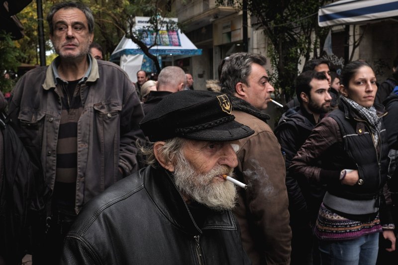 WSJ: Γιατί δεν εφαρμόζεται ο αντικαπνιστικός νόμος; Γιατί είναι Ελληνες | iefimerida.gr 0