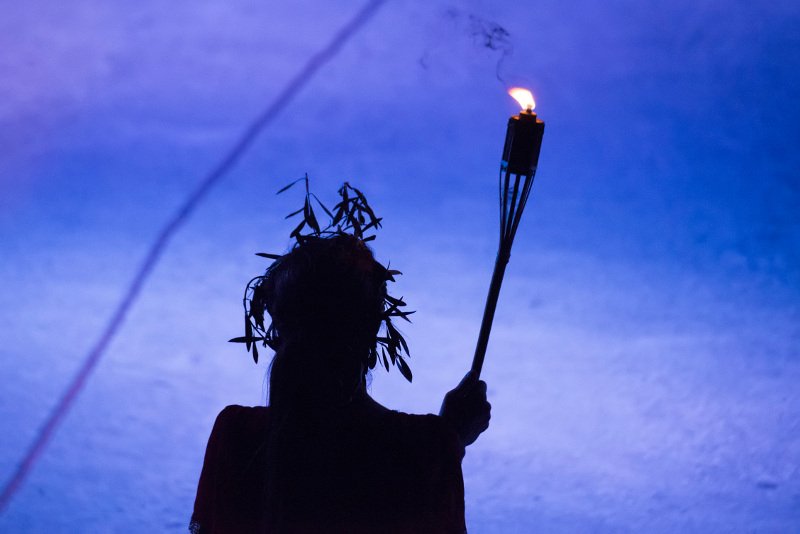 Απίστευτες εικόνες από τη σύναξη των δωδεκαθεϊστών στους πρόποδες του Ολύμπου -Χλαμύδες με σπορτέξ, περικεφαλαίες, δάδες [εικόνες] | iefimerida.gr 0