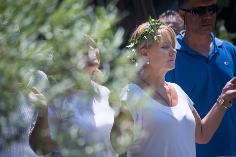 Απίστευτες εικόνες από τη σύναξη των δωδεκαθεϊστών στους πρόποδες του Ολύμπου -Χλαμύδες με σπορτέξ, περικεφαλαίες, δάδες [εικόνες] | iefimerida.gr 4