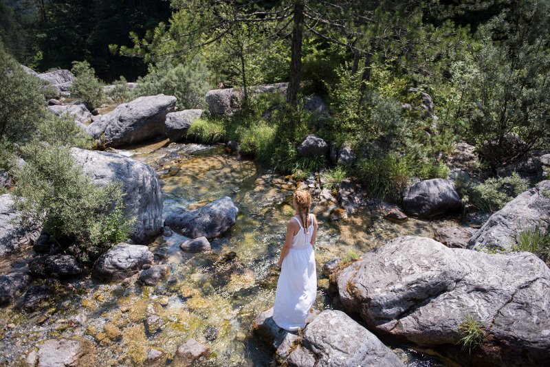 Απίστευτες εικόνες από τη σύναξη των δωδεκαθεϊστών στους πρόποδες του Ολύμπου -Χλαμύδες με σπορτέξ, περικεφαλαίες, δάδες [εικόνες] | iefimerida.gr 5