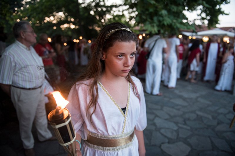 Απίστευτες εικόνες από τη σύναξη των δωδεκαθεϊστών στους πρόποδες του Ολύμπου -Χλαμύδες με σπορτέξ, περικεφαλαίες, δάδες [εικόνες] | iefimerida.gr 7