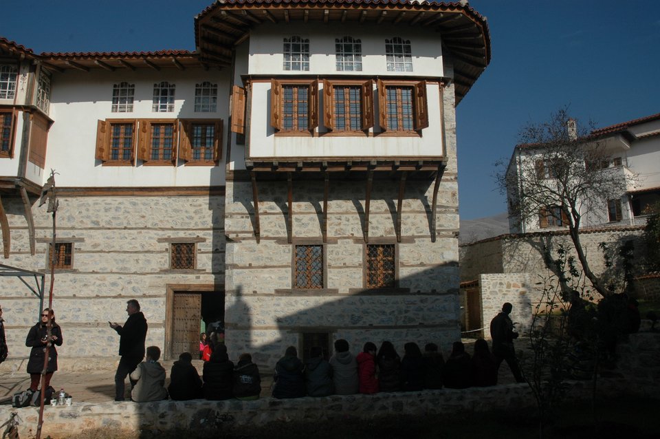 Το αρχοντικό κόσμημα στην Κοζάνη -Κτίριο του 18ου ζωγραφισμένο απ' άκρη σε άκρη  [εικόνες]  | iefimerida.gr 0