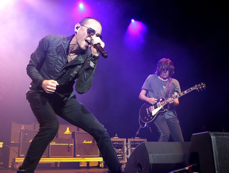 Σάλος με δήλωση του κιθαρίστα των Korn για Μπένινγκτον: Βαρέθηκα αυτές τις μ@@@κίες αυτοκτονίας [εικόνες] | iefimerida.gr 2