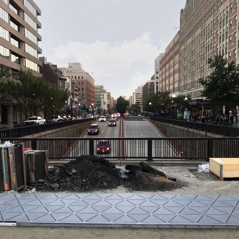 Στο Λονδίνο είναι πολύ μπροστά -Περπατάνε και παράγουν ηλεκτρική ενέργεια [εικόνες & βίντεο] | iefimerida.gr 3