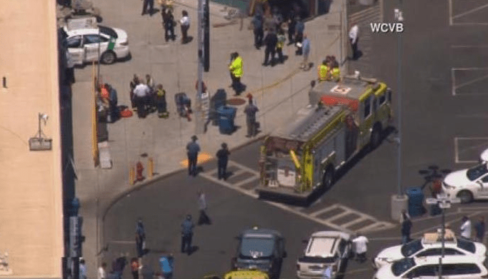 Αυτοκίνητο έπεσε σε πεζούς στη Βοστώνη – Αρκετοί τραυματίες [εικόνες & βίντεο] | iefimerida.gr 1