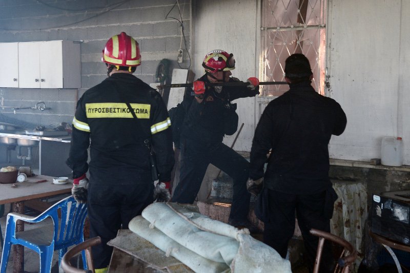 Ολονύχτια μάχη με την πυρκαγιά στη Λευκίμη Σουφλίου [εικόνες & βίντεο] | iefimerida.gr 4