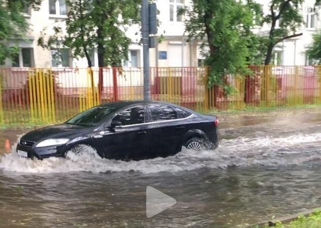 Χάος στη Μόσχα από την «καταιγίδα του αιώνα» -Βροχές και χαλάζι [εικόνες & βίντεο]  | iefimerida.gr 10
