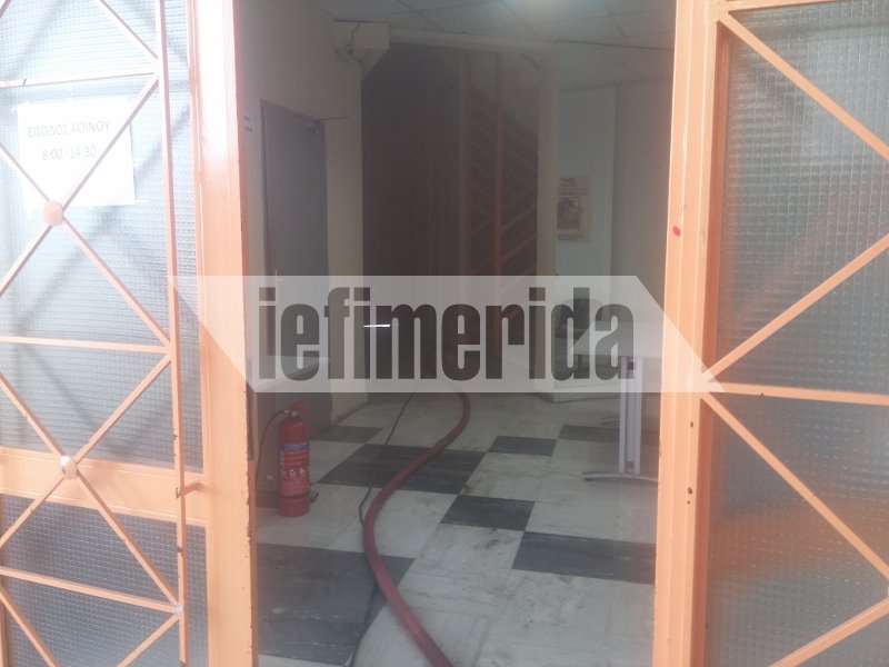 Φωτιά στη ΔΟΥ Εξαρχείων -Απεγκλώβισαν τους εργαζομένους [εικόνες] | iefimerida.gr 1