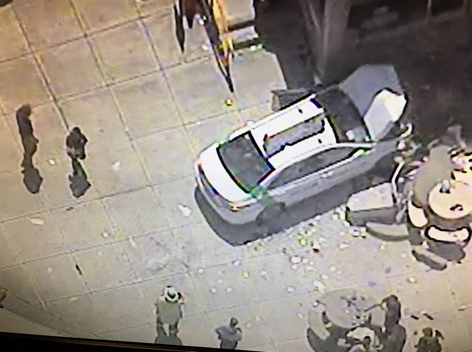 Αυτοκίνητο έπεσε σε πεζούς στη Βοστώνη – Αρκετοί τραυματίες [εικόνες & βίντεο] | iefimerida.gr 2