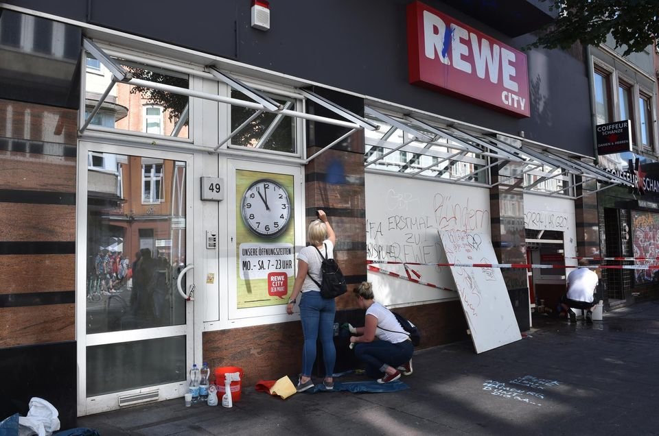 Απίστευτο: 10.000 κάτοικοι καθάρισαν το Αμβούργο μετά τις βίαιες διαδηλώσεις κατά της G20 [βίντεο]   | iefimerida.gr 0