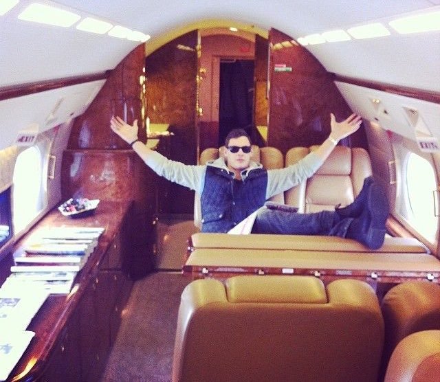 Ο αναρχικός στη διαδήλωση του Αμβούργου που έβγαλε selfie με ακριβό κινητό έγινε viral [εικόνες] | iefimerida.gr 8