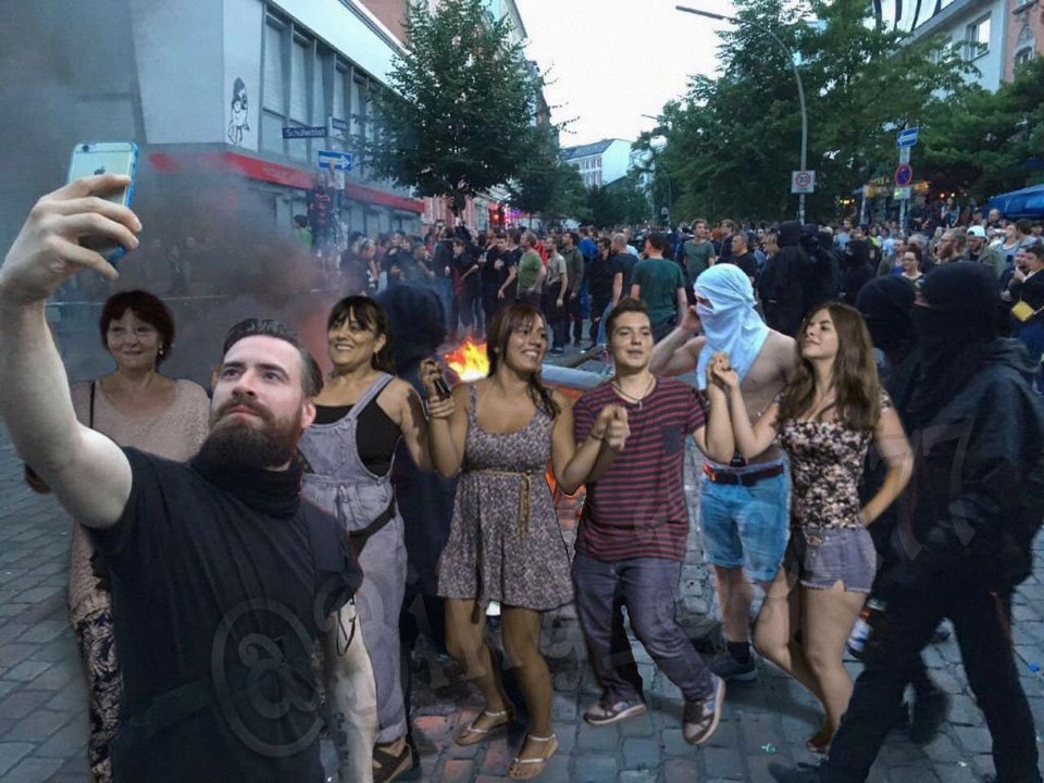 Ο αναρχικός στη διαδήλωση του Αμβούργου που έβγαλε selfie με ακριβό κινητό έγινε viral [εικόνες] | iefimerida.gr 5