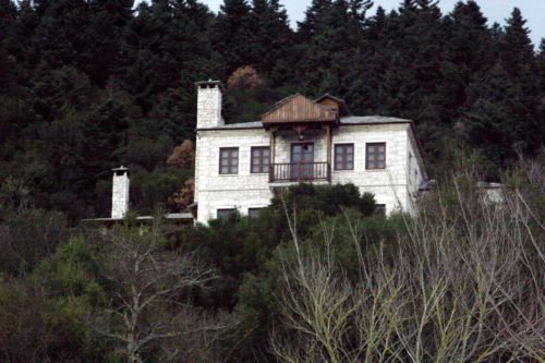 Οι πρώτες φωτογραφίες καλεσμένων στον γάμο Κοσιώνη-Μπακογιάννη [εικόνες] | iefimerida.gr 2