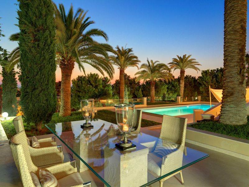 Αυτή η βίλα στο Καβούρι πωλείται για 17 εκατ. ευρώ [εικόνες] | iefimerida.gr 9