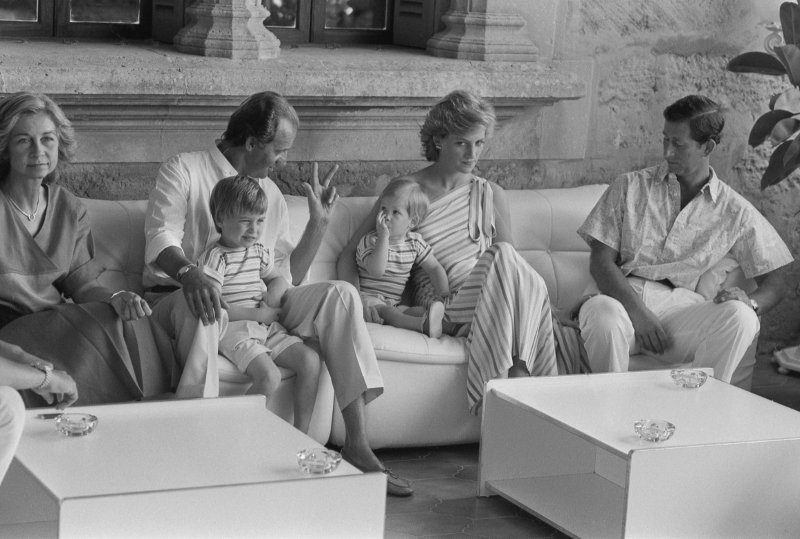 Νέο βιβλίο-φωτιά για τον βασιλιά Χουάν Κάρλος: Αδίστακτος, αυταρχικός, σεξουαλικό αρπακτικό -Οι 5.000 ερωμένες του και η περιπέτεια με την Νταϊάνα [εικόνες] | iefimerida.gr 9