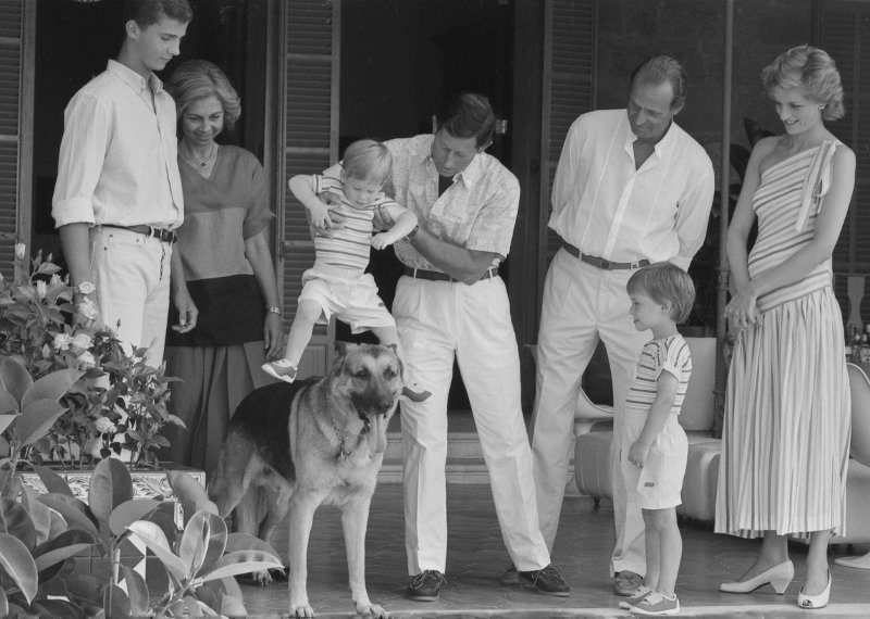 Νέο βιβλίο-φωτιά για τον βασιλιά Χουάν Κάρλος: Αδίστακτος, αυταρχικός, σεξουαλικό αρπακτικό -Οι 5.000 ερωμένες του και η περιπέτεια με την Νταϊάνα [εικόνες] | iefimerida.gr 8