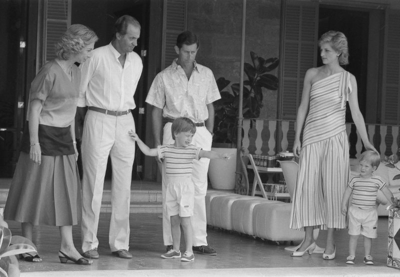 Νέο βιβλίο-φωτιά για τον βασιλιά Χουάν Κάρλος: Αδίστακτος, αυταρχικός, σεξουαλικό αρπακτικό -Οι 5.000 ερωμένες του και η περιπέτεια με την Νταϊάνα [εικόνες] | iefimerida.gr 10