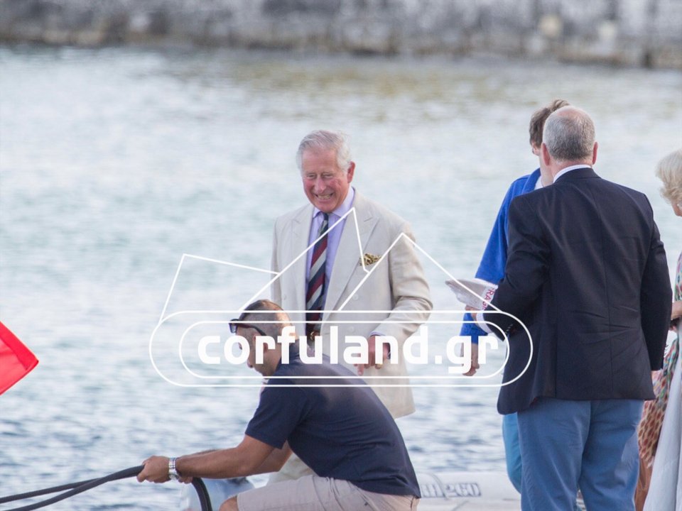 Σε αυτή τη βίλα με τις πισίνες και τα αρχαιοπρεπή αγάλματα μένει ο πρίγκιπας Κάρολος στην Κέρκυρα [εικόνες] | iefimerida.gr 12