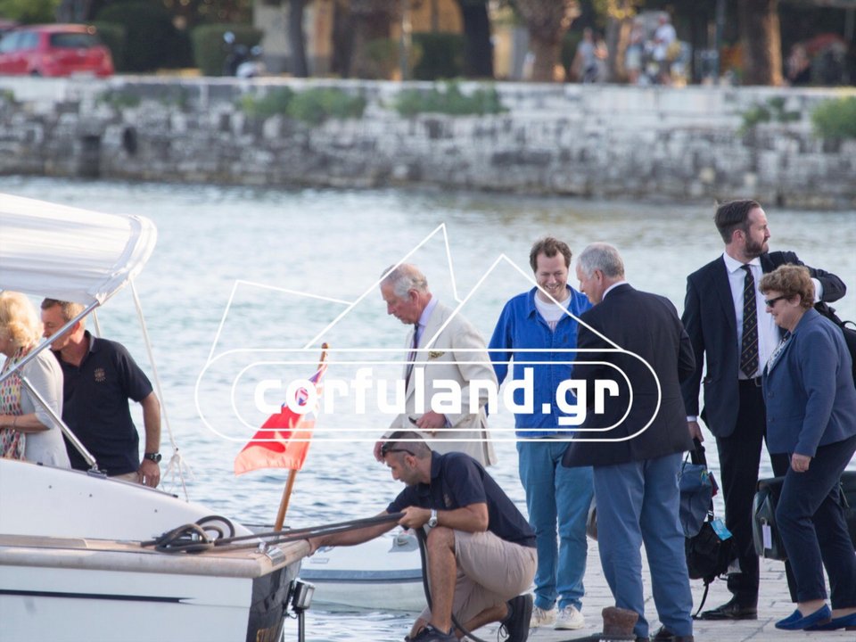 Σε αυτή τη βίλα με τις πισίνες και τα αρχαιοπρεπή αγάλματα μένει ο πρίγκιπας Κάρολος στην Κέρκυρα [εικόνες] | iefimerida.gr 10