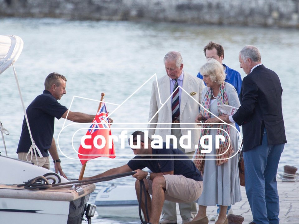 Σε αυτή τη βίλα με τις πισίνες και τα αρχαιοπρεπή αγάλματα μένει ο πρίγκιπας Κάρολος στην Κέρκυρα [εικόνες] | iefimerida.gr 9