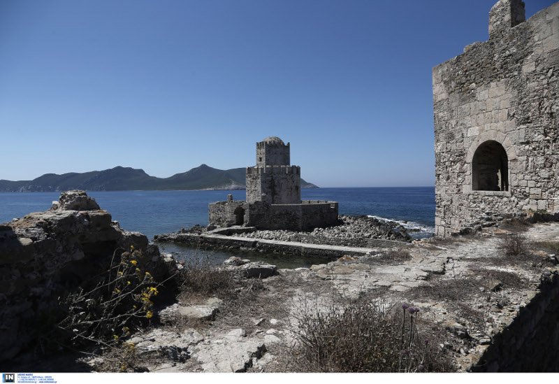 Το Κάστρο της Μεθώνης βρίσκεται μέσα στη θάλασσα! Φτιάχτηκε το 1209, εντυπωσιάζει και σήμερα [εικόνες] | iefimerida.gr 0