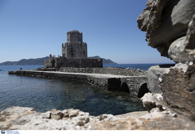 Το Κάστρο της Μεθώνης βρίσκεται μέσα στη θάλασσα! Φτιάχτηκε το 1209, εντυπωσιάζει και σήμερα [εικόνες] | iefimerida.gr 4