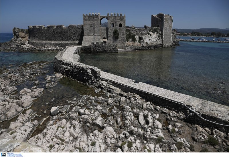 Το Κάστρο της Μεθώνης βρίσκεται μέσα στη θάλασσα! Φτιάχτηκε το 1209, εντυπωσιάζει και σήμερα [εικόνες] | iefimerida.gr 6