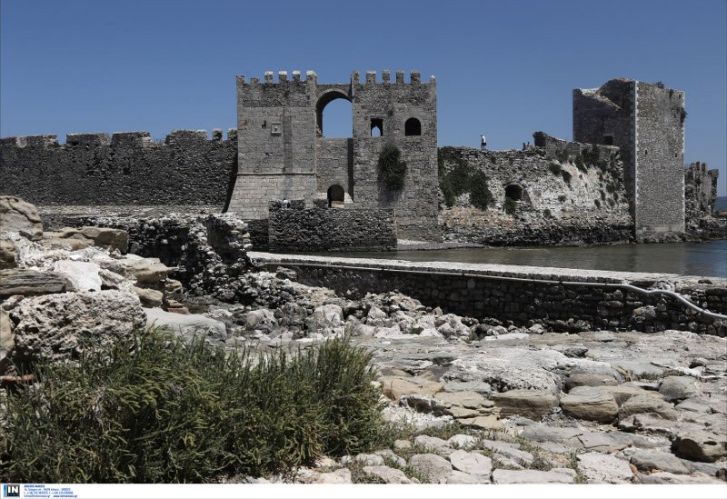 Το Κάστρο της Μεθώνης βρίσκεται μέσα στη θάλασσα! Φτιάχτηκε το 1209, εντυπωσιάζει και σήμερα [εικόνες] | iefimerida.gr 7