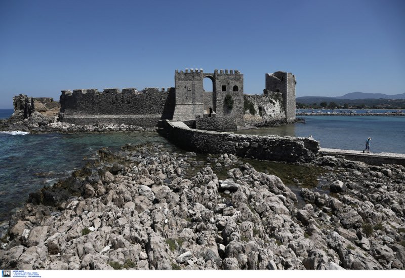 Το Κάστρο της Μεθώνης βρίσκεται μέσα στη θάλασσα! Φτιάχτηκε το 1209, εντυπωσιάζει και σήμερα [εικόνες] | iefimerida.gr 11