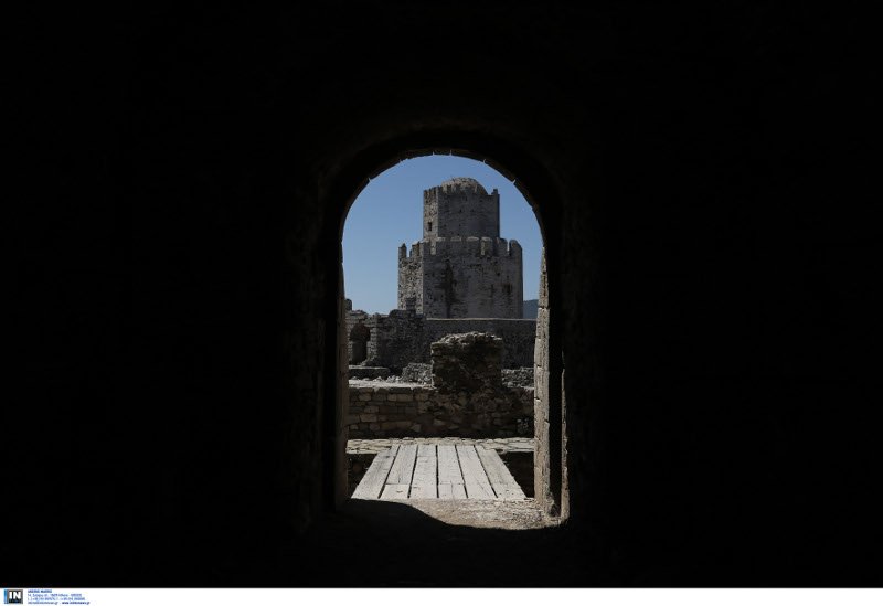 Το Κάστρο της Μεθώνης βρίσκεται μέσα στη θάλασσα! Φτιάχτηκε το 1209, εντυπωσιάζει και σήμερα [εικόνες] | iefimerida.gr 12