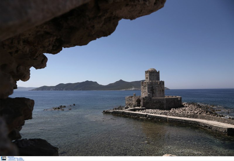 Το Κάστρο της Μεθώνης βρίσκεται μέσα στη θάλασσα! Φτιάχτηκε το 1209, εντυπωσιάζει και σήμερα [εικόνες] | iefimerida.gr 13