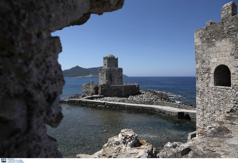 Το Κάστρο της Μεθώνης βρίσκεται μέσα στη θάλασσα! Φτιάχτηκε το 1209, εντυπωσιάζει και σήμερα [εικόνες] | iefimerida.gr 14