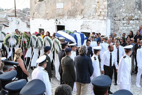 Κέρκυρα: Το τελευταίο αντίο στον 33χρονο δόκιμο ανθυποπυραγό Αριστείδη Μουζακίτη [εικόνες] | iefimerida.gr 0