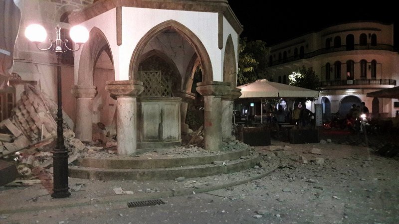 Καταστράφηκε το Ιερό του Μητροπολιτικού Ναού του Αγ. Νικολάου και το τζαμί στην Κω -Η ιστορία τους [εικόνες] | iefimerida.gr 5