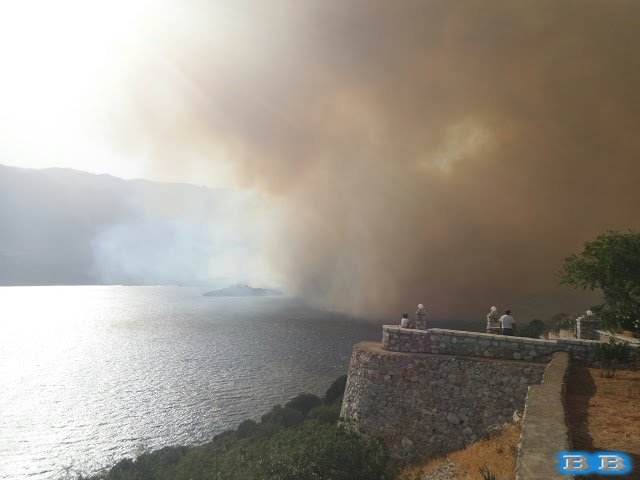 Αγωνία για τα πύρινα μέτωπα σε όλη τη χώρα -Καίγονται σπίτια στη Μάνη | iefimerida.gr 4