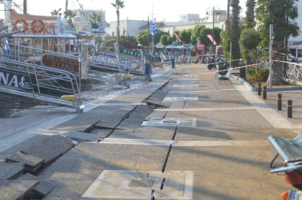 Σεισμός στην Κω: Ανοιξε στα δύο το λιμάνι [εικόνες & βίντεο] | iefimerida.gr 5